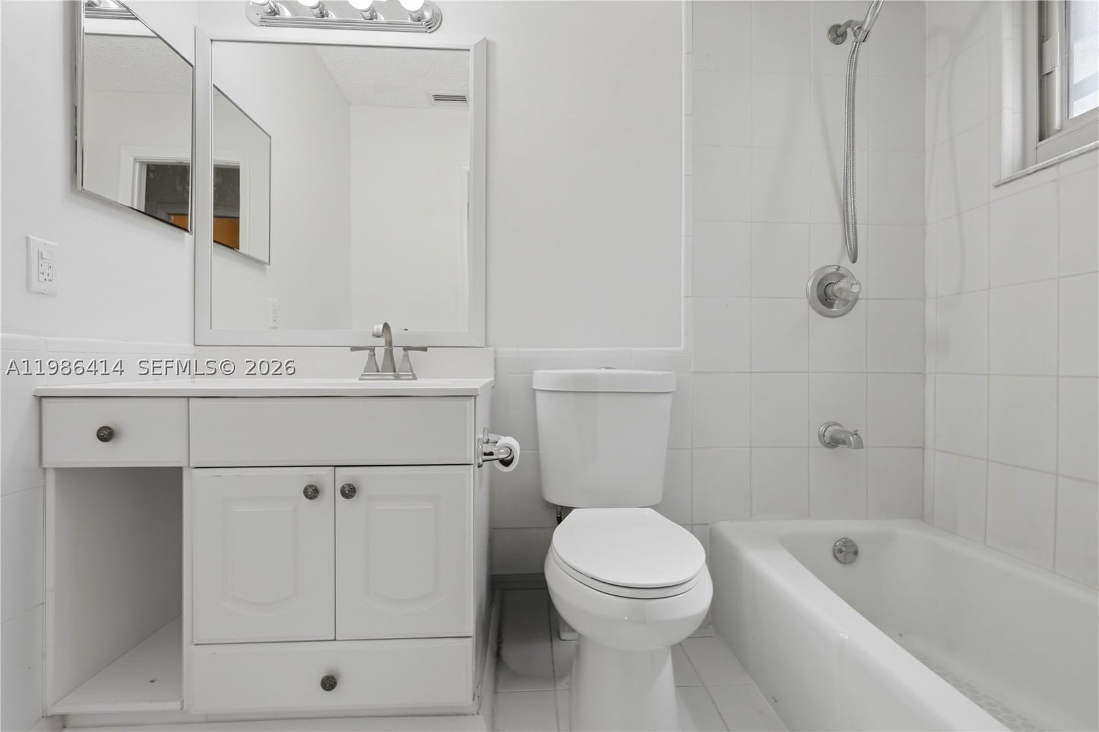 Real estate property located at 4512 27th Ter, Broward, Lakewood Villas, Dania Beach, FL