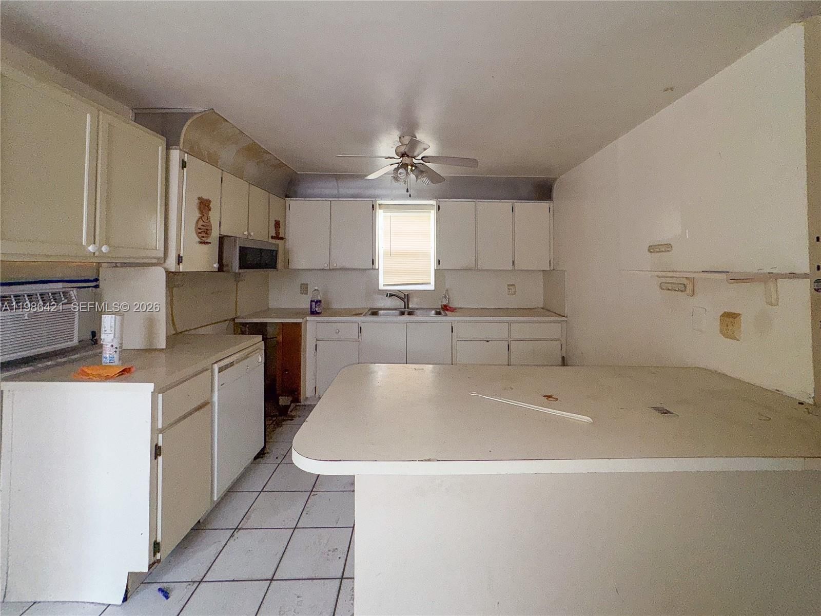 Real estate property located at 11430 41st Ter, Miami-dade, Westwood Lake, Miami, FL