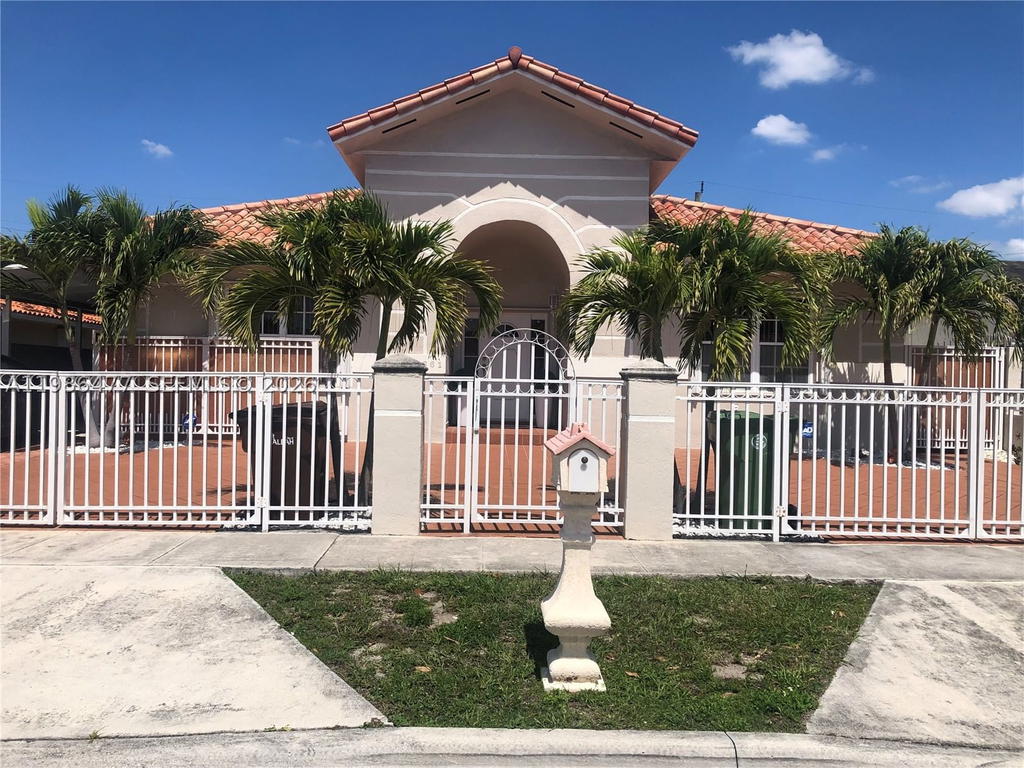 Real estate property located at 661 4th Pl, Miami-dade, Essex Village, Hialeah, FL