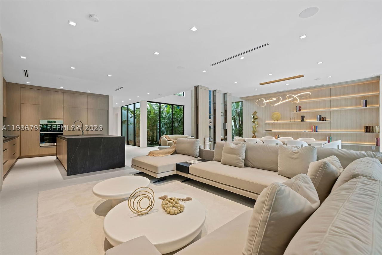Real estate property located at 4534 Sheridan Ave, Miami-dade, Surprise Lake, Miami Beach, FL