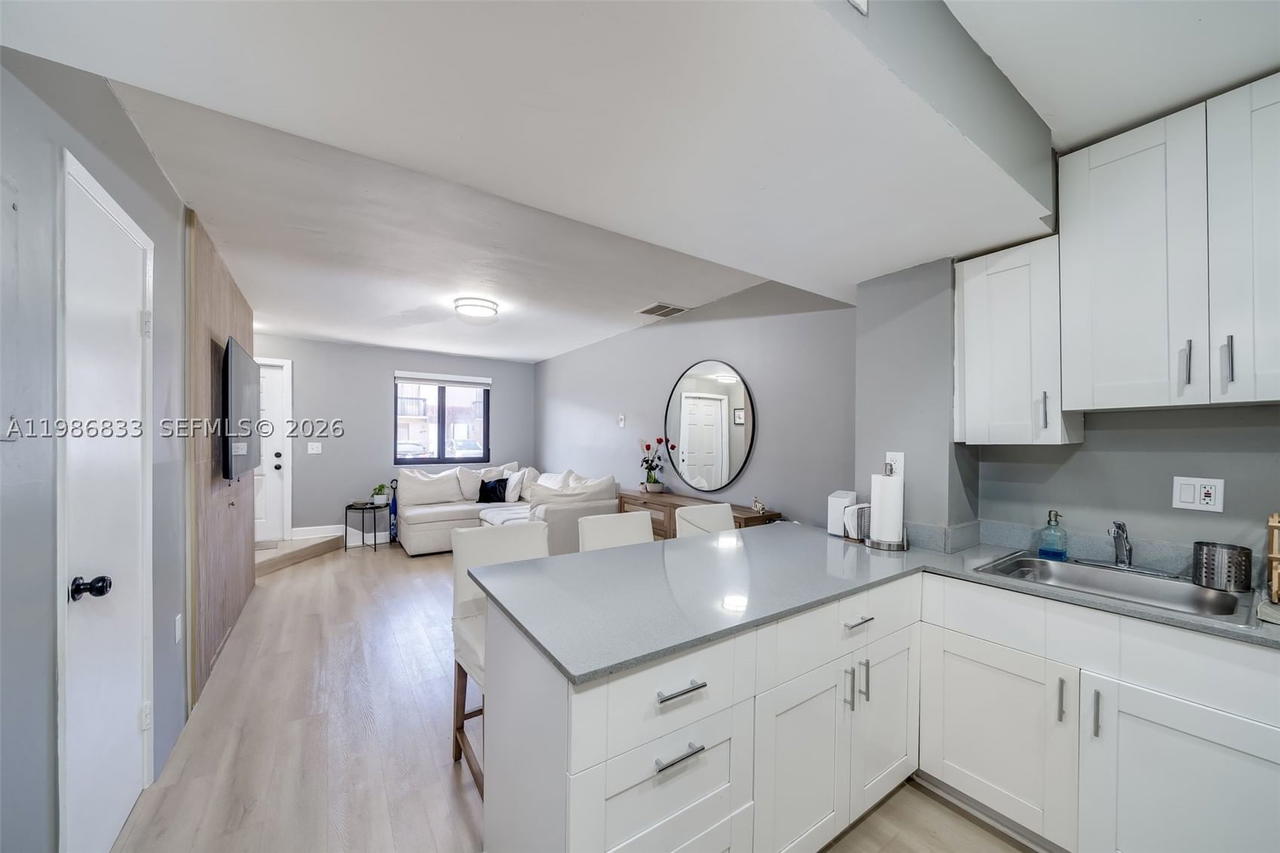 Real estate property located at 1809 107th Ave #2705, Miami-dade, Villas University Square, Miami, FL