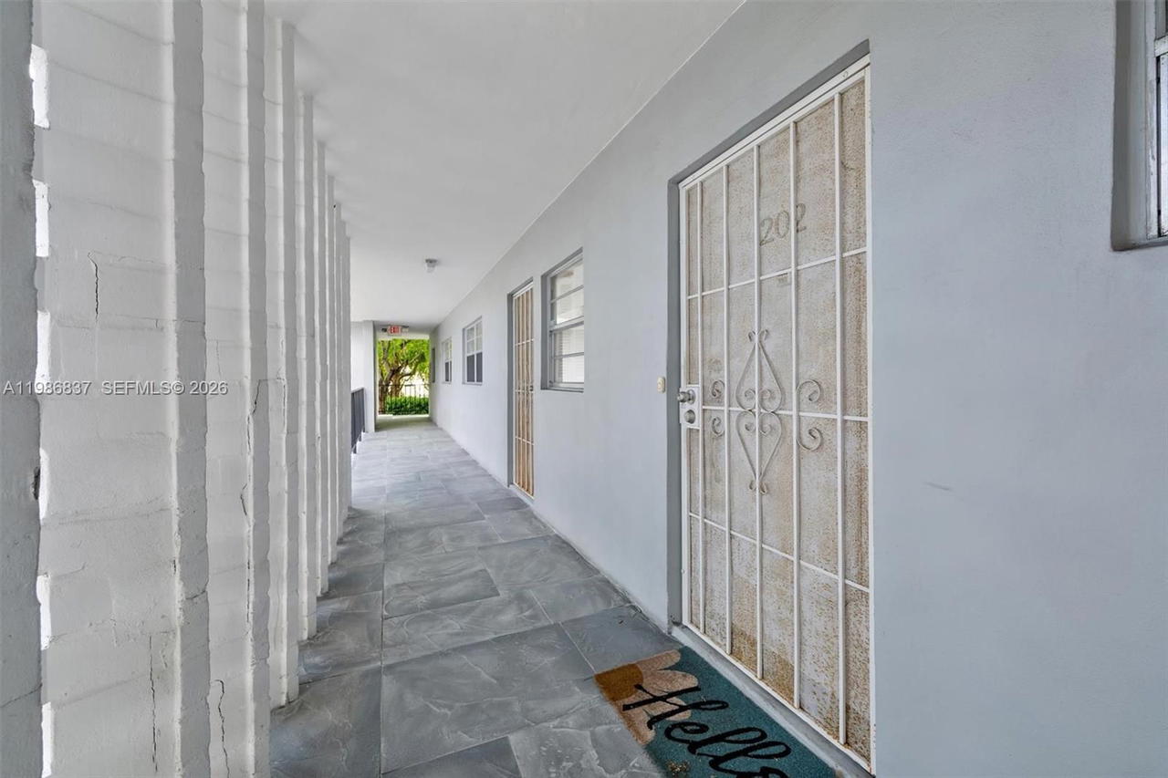 Real estate property located at 871 195th St #202, Miami-dade, Azure Lake Condo, Miami, FL