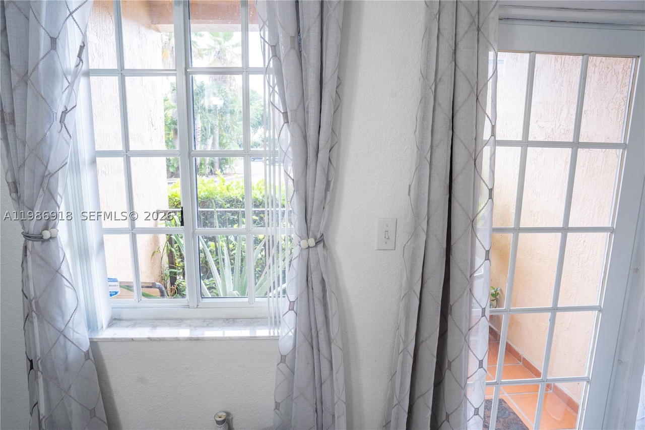 Real estate property located at 17425 75th Pl #101, Miami-dade, Poinciana Lakes Villas Co, Hialeah, FL