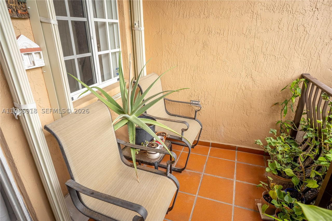 Real estate property located at 17425 75th Pl #101, Miami-dade, Poinciana Lakes Villas Co, Hialeah, FL