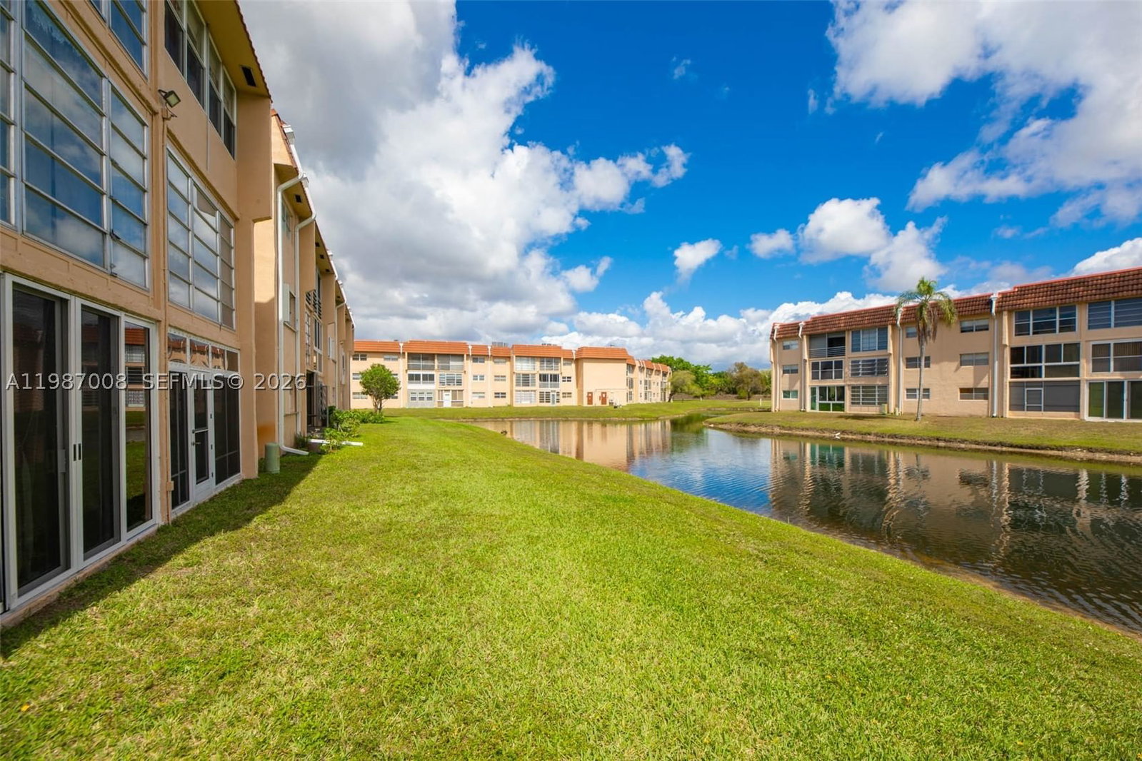 Real estate property located at 8951 Sunrise Lakes Blvd #105, Broward, Sunrise Lakes 87 Condo, Sunrise, FL