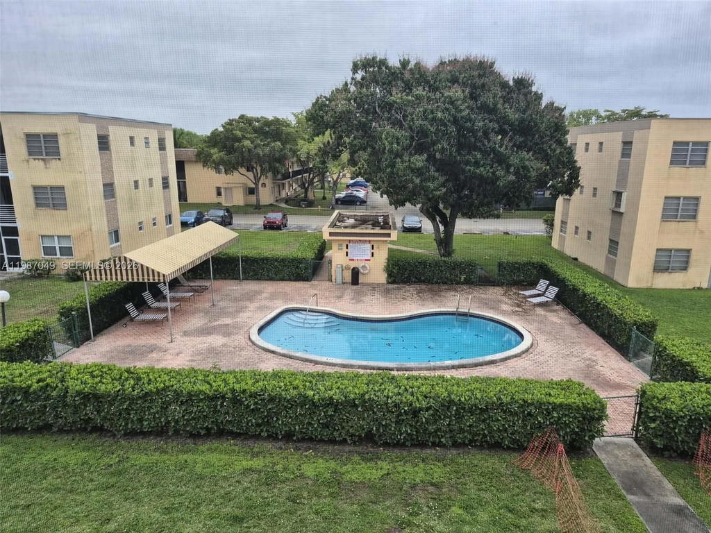Real estate property located at 200 Ashbury Rd #307, Broward, Ashbury House, Hollywood, FL