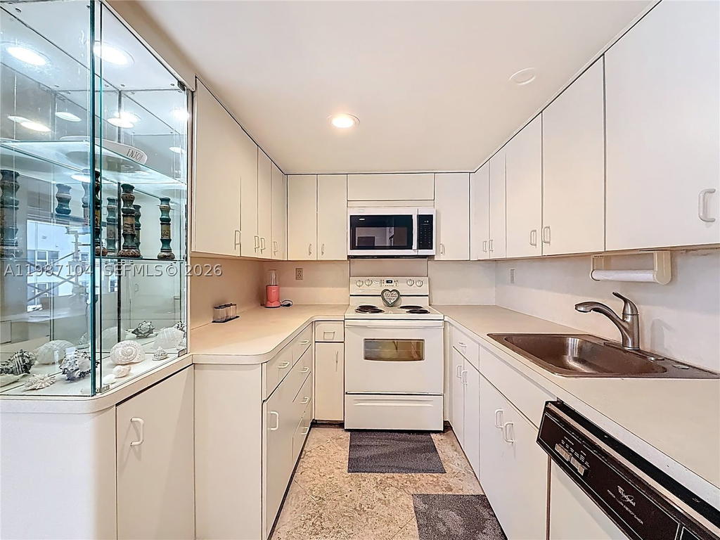 Real estate property located at 6061 Collins Ave #12D, Miami-dade, Le Trianon Condo, Miami Beach, FL