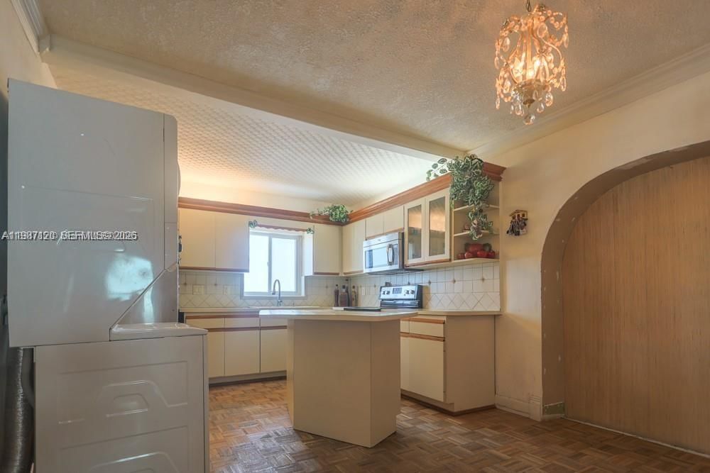 Real estate property located at 3495 2nd Ave, Miami-dade, Bradley Heights, Hialeah, FL