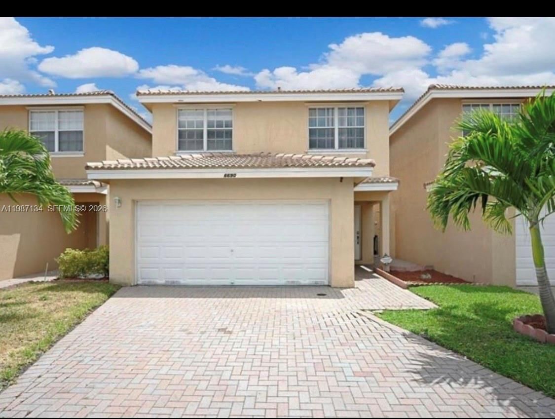 Real estate property located at 6690 38th Dr, Broward, S & R Of Inverrary, Lauderhill, FL