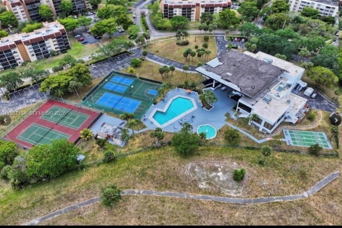 Real estate property located at 6690 38th Dr, Broward, S & R Of Inverrary, Lauderhill, FL