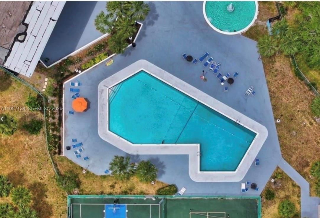 Real estate property located at 6690 38th Dr, Broward, S & R Of Inverrary, Lauderhill, FL