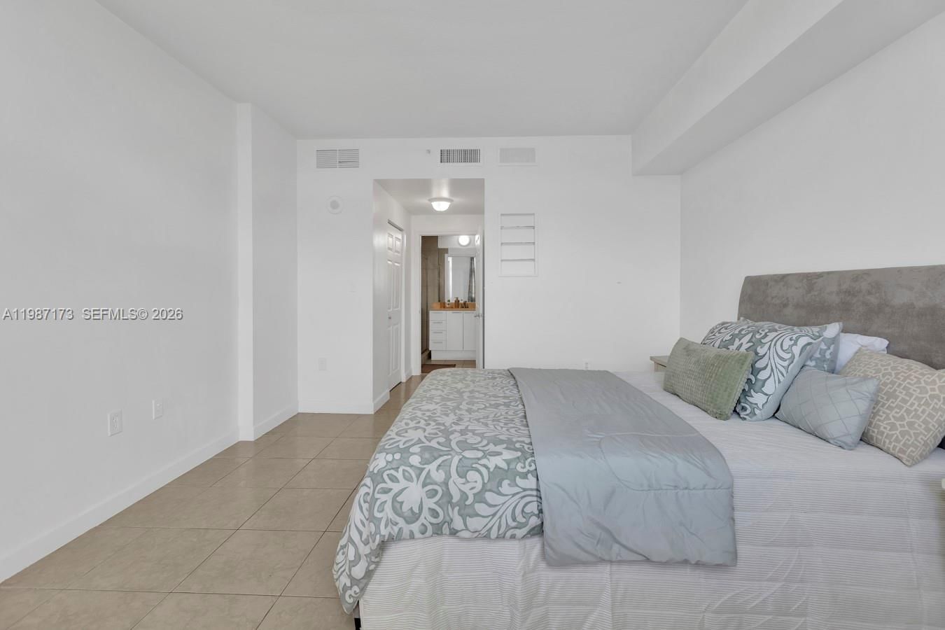 Real estate property located at 140 Dixie Hwy #403, Broward, Hollywood Station Res Con, Hollywood, FL
