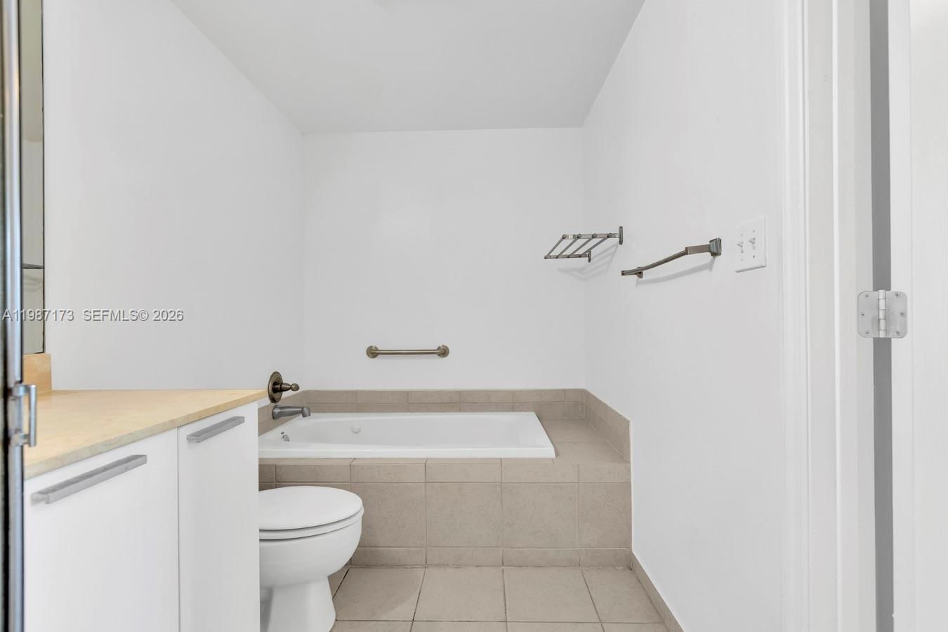 Real estate property located at 140 Dixie Hwy #403, Broward, Hollywood Station Res Con, Hollywood, FL