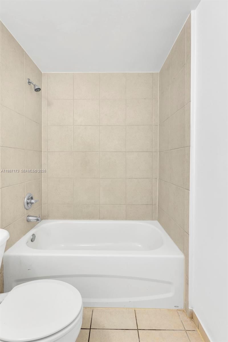 Real estate property located at 140 Dixie Hwy #403, Broward, Hollywood Station Res Con, Hollywood, FL