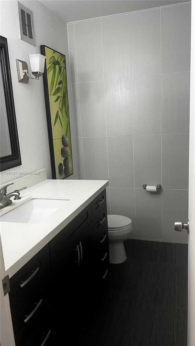 Real estate property located at 5300 Washington St K223, Broward, Beverly Hills Condo Numbe, Hollywood, FL