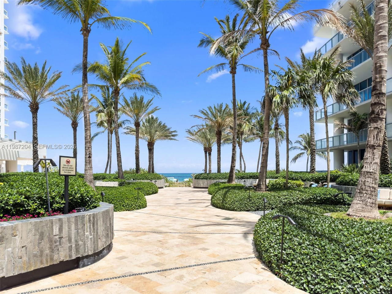 Real estate property located at 6801 COLLINS AVE #1104, Miami-dade, Carillon Beach, Miami Beach, FL