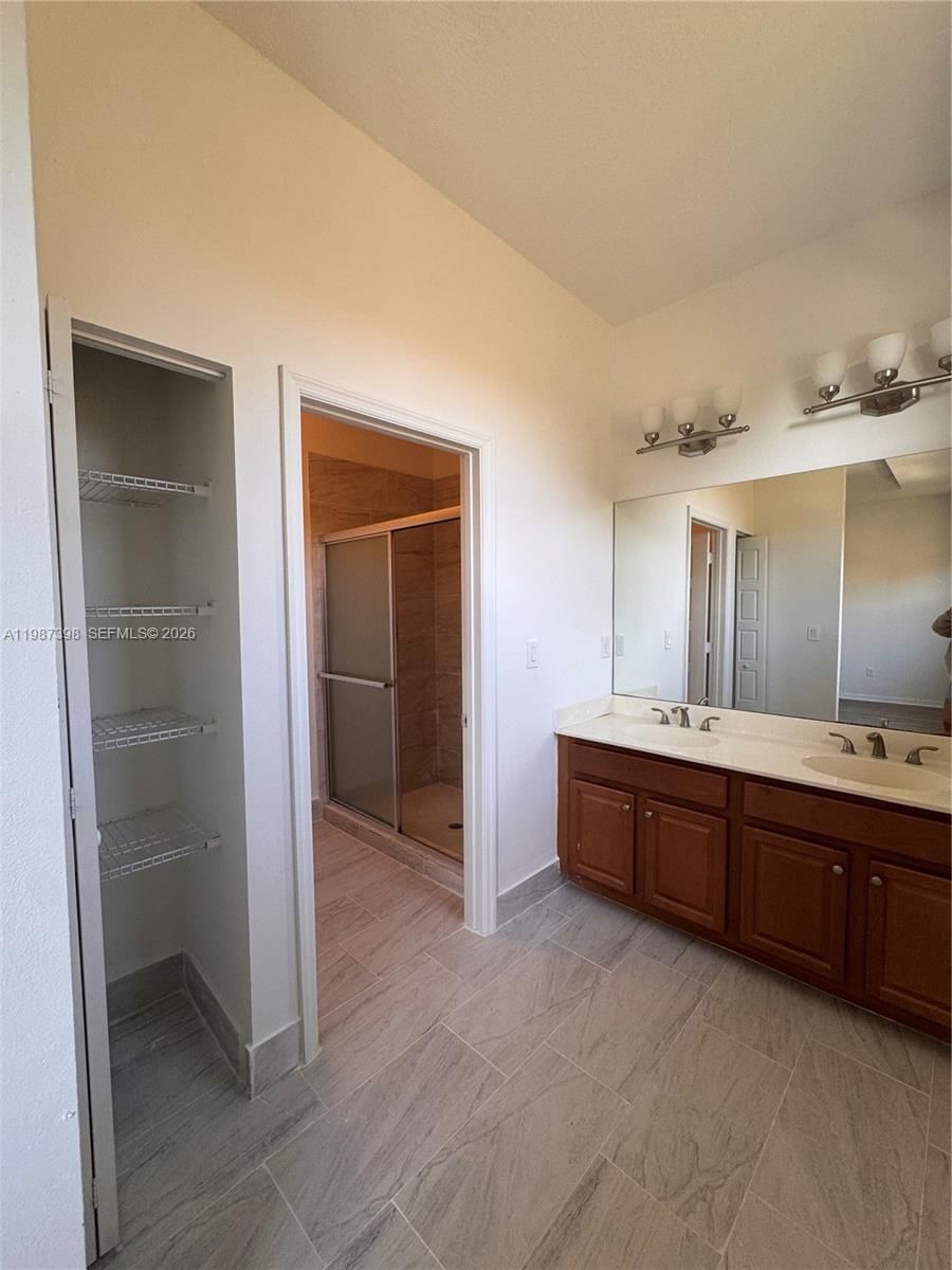 Real estate property located at 772 191st Ter, Miami-dade, Champion Lakes, Miami, FL