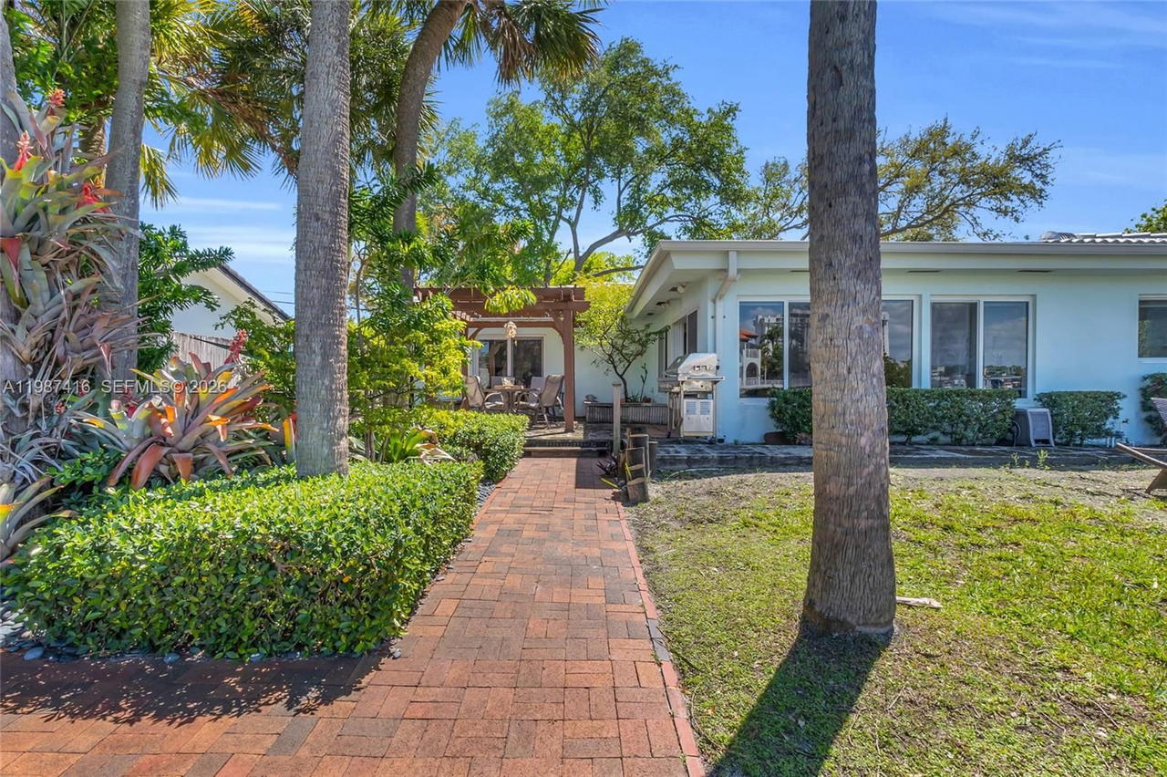 Real estate property located at 1995 Ixora Rd, Miami-dade, Venetian Sec Keystone Poi, North Miami, FL
