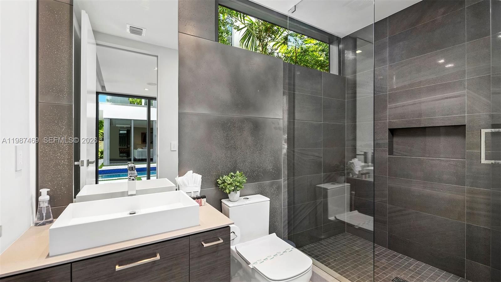 Real estate property located at 440 Mola Ave, Broward, Venice, Fort Lauderdale, FL