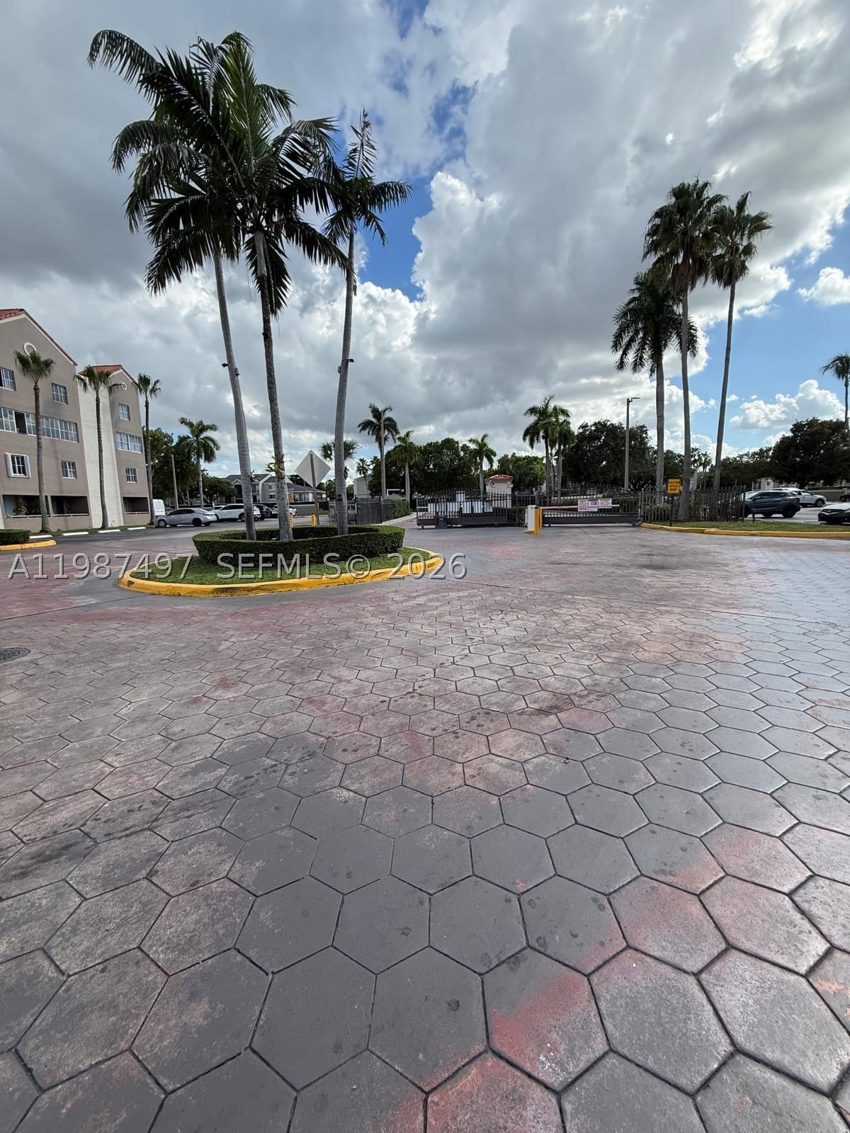 Real estate property located at 6045 186th St #115, Miami-dade, Mirassou Condo, Hialeah, FL