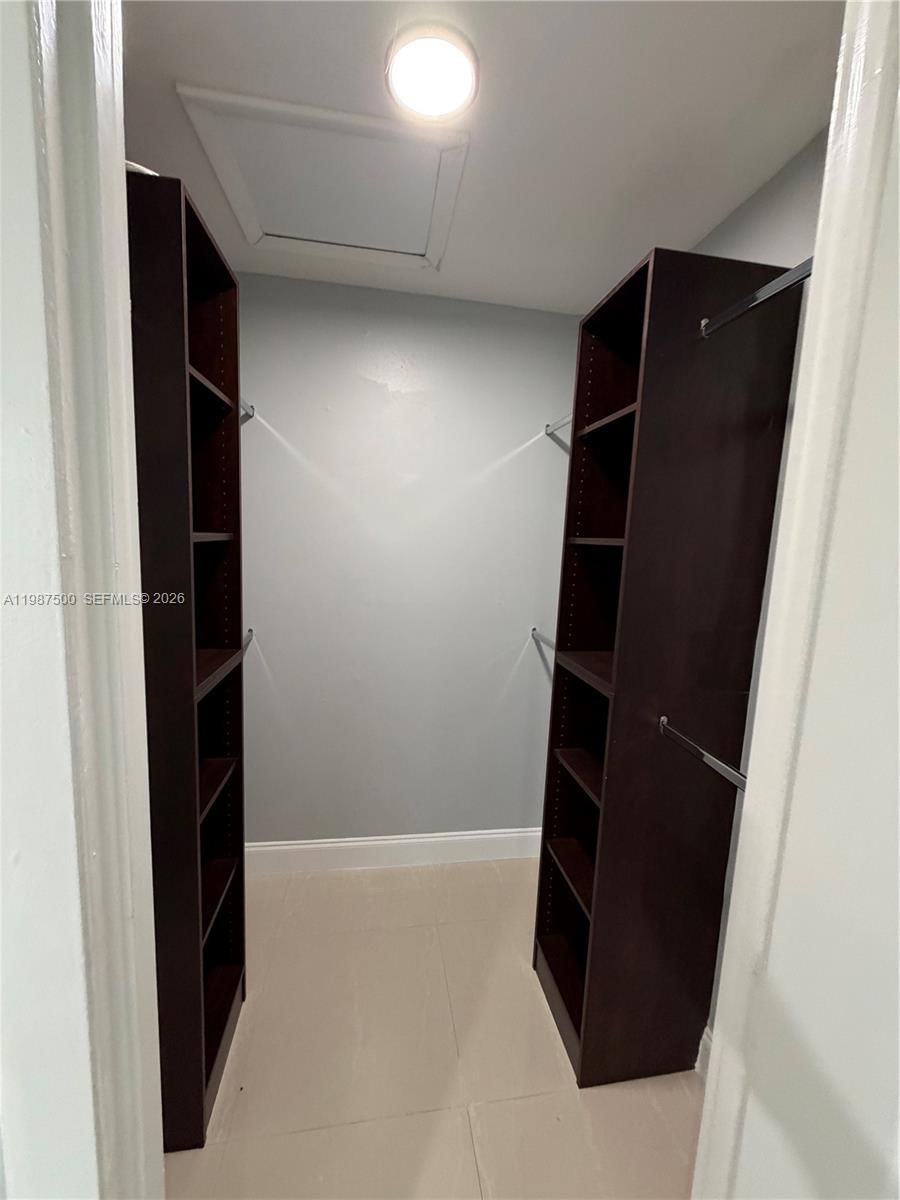 Real estate property located at 14932 65th Ter, Miami-dade, Westwind Lakes Sec 2, Miami, FL