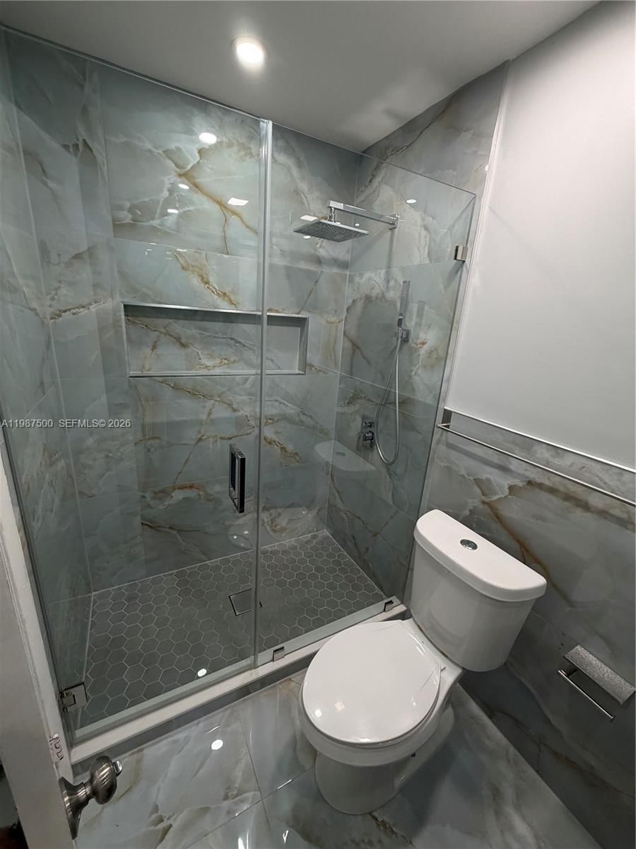 Real estate property located at 14932 65th Ter, Miami-dade, Westwind Lakes Sec 2, Miami, FL