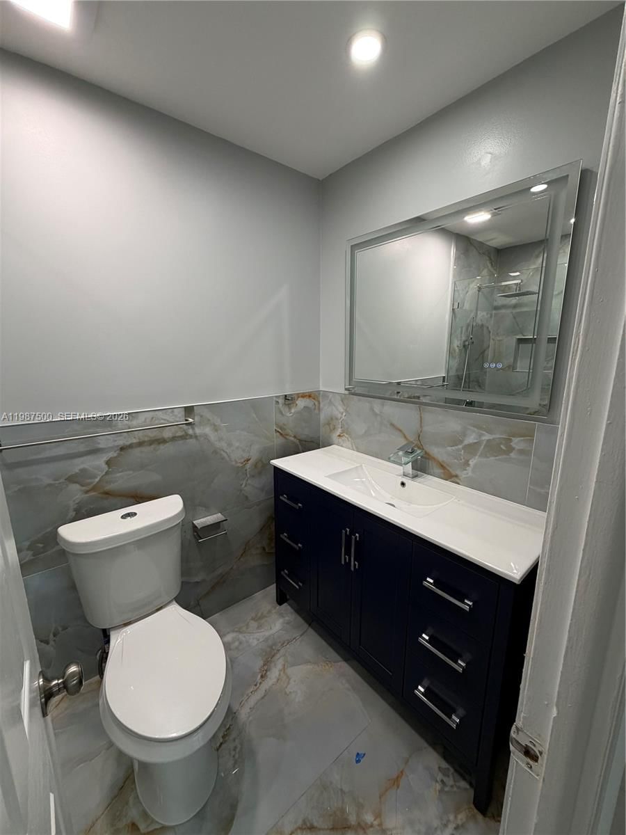 Real estate property located at 14932 65th Ter, Miami-dade, Westwind Lakes Sec 2, Miami, FL