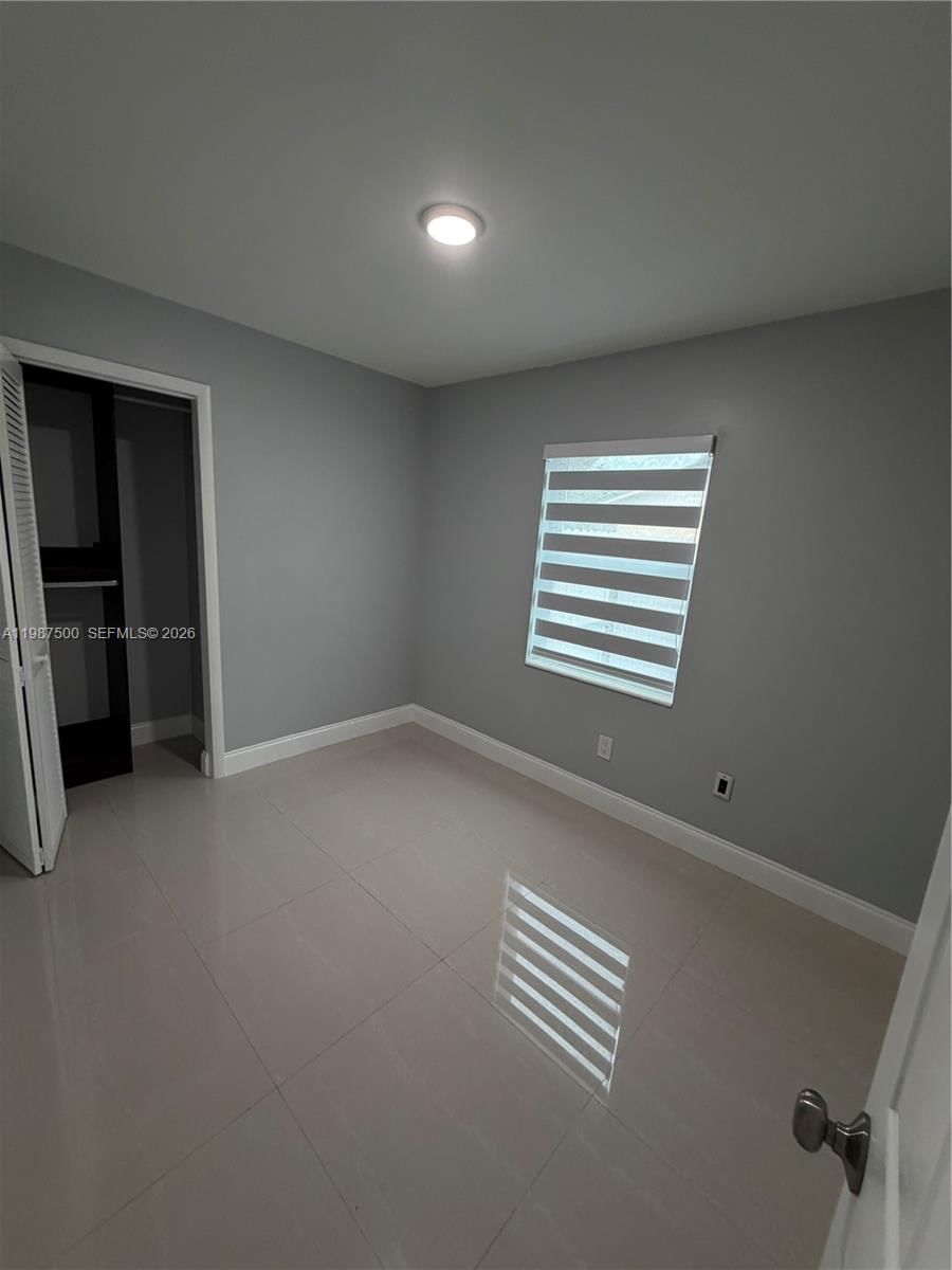 Real estate property located at 14932 65th Ter, Miami-dade, Westwind Lakes Sec 2, Miami, FL