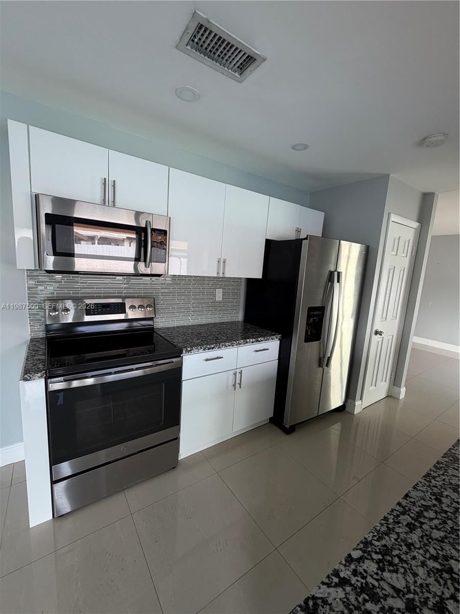 Real estate property located at 14932 65th Ter, Miami-dade, Westwind Lakes Sec 2, Miami, FL