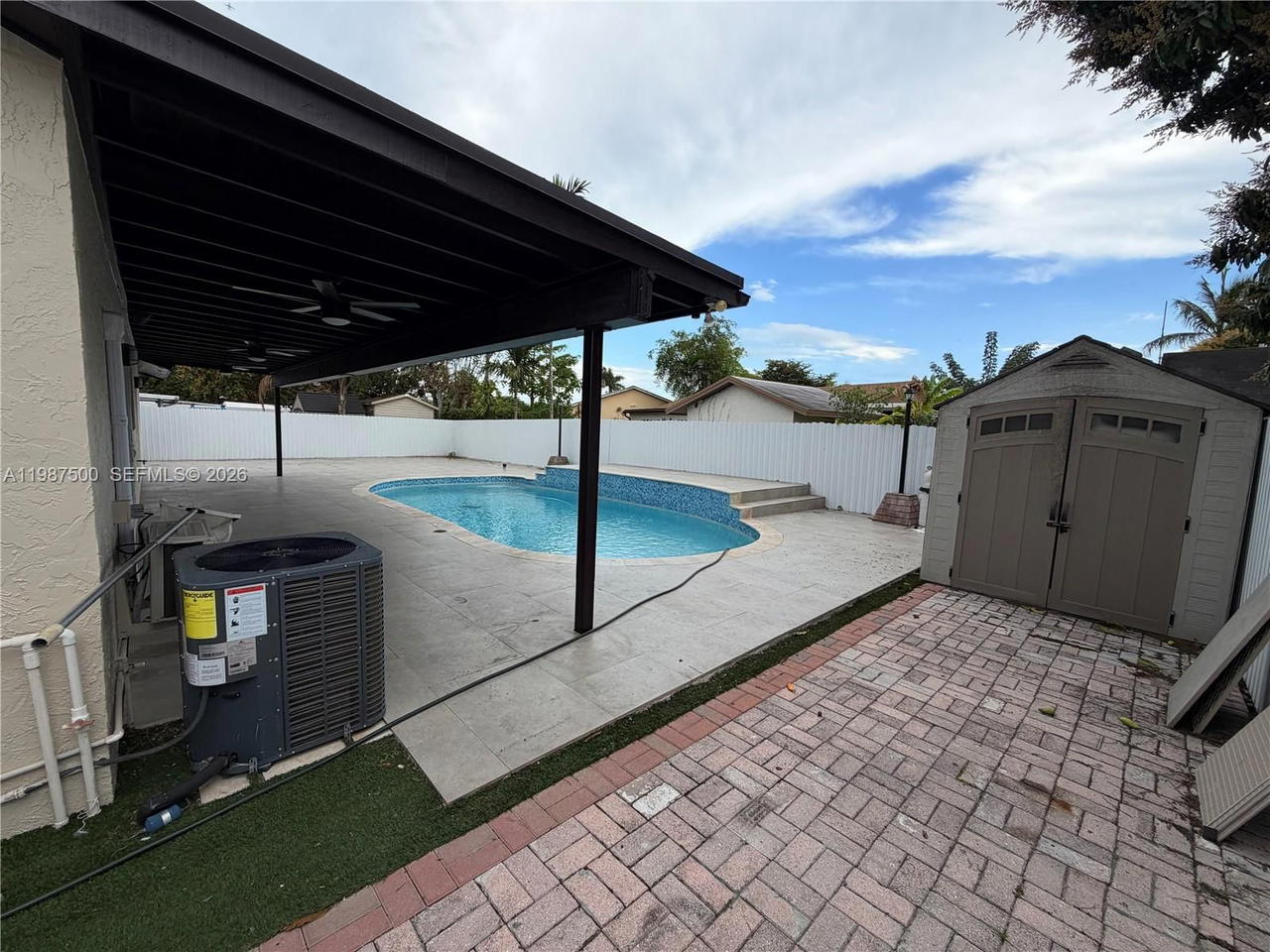 Real estate property located at 14932 65th Ter, Miami-dade, Westwind Lakes Sec 2, Miami, FL
