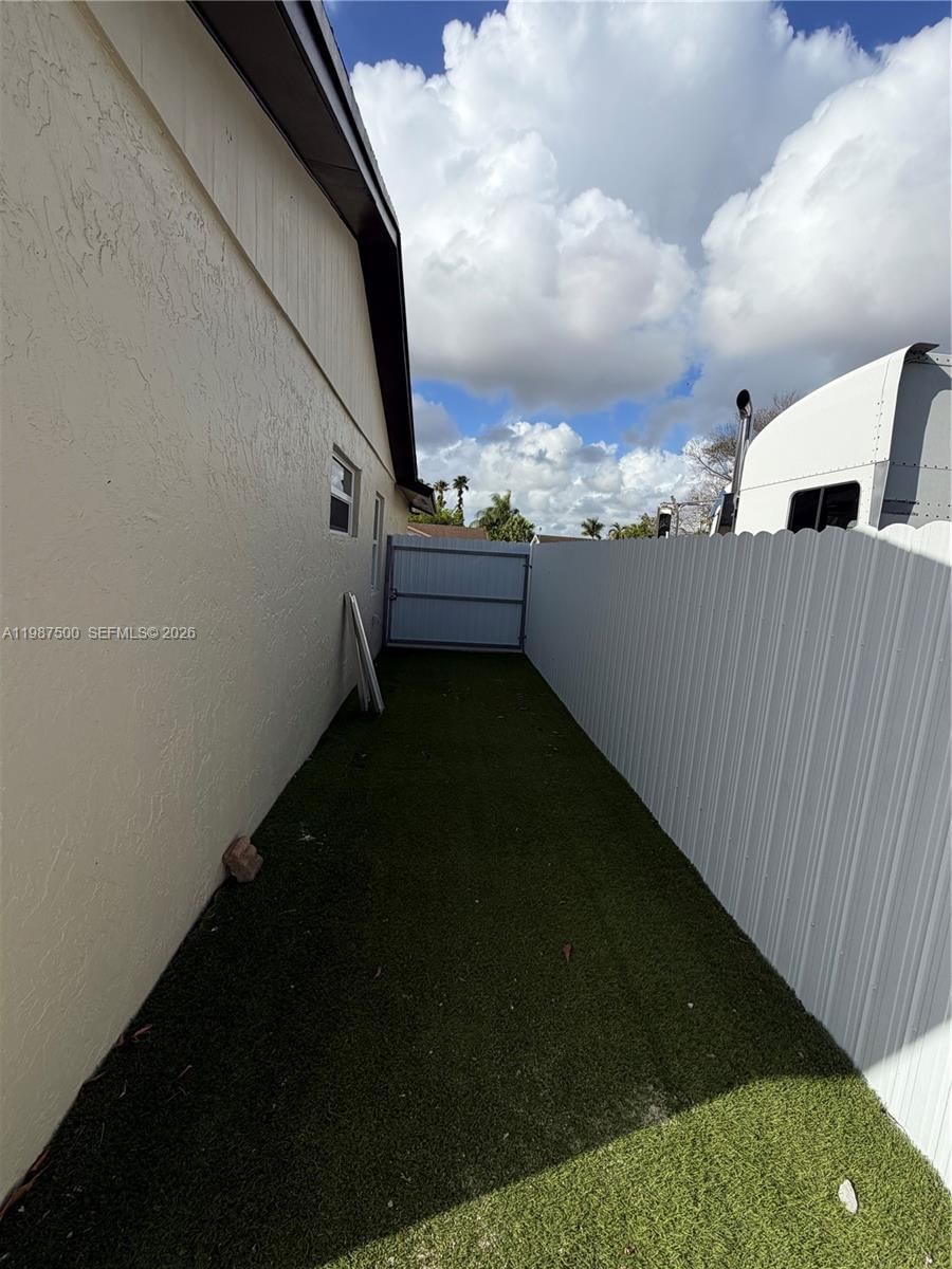 Real estate property located at 14932 65th Ter, Miami-dade, Westwind Lakes Sec 2, Miami, FL