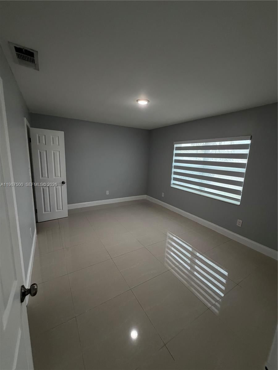 Real estate property located at 14932 65th Ter, Miami-dade, Westwind Lakes Sec 2, Miami, FL