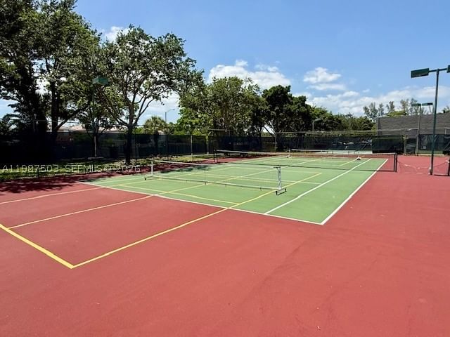 Real estate property located at 3910 Inverrary Blvd #407-B, Broward, 18th Hole At Inverrary Co, Lauderhill, FL