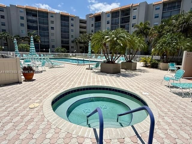 Real estate property located at 3910 Inverrary Blvd #407-B, Broward, 18th Hole At Inverrary Co, Lauderhill, FL