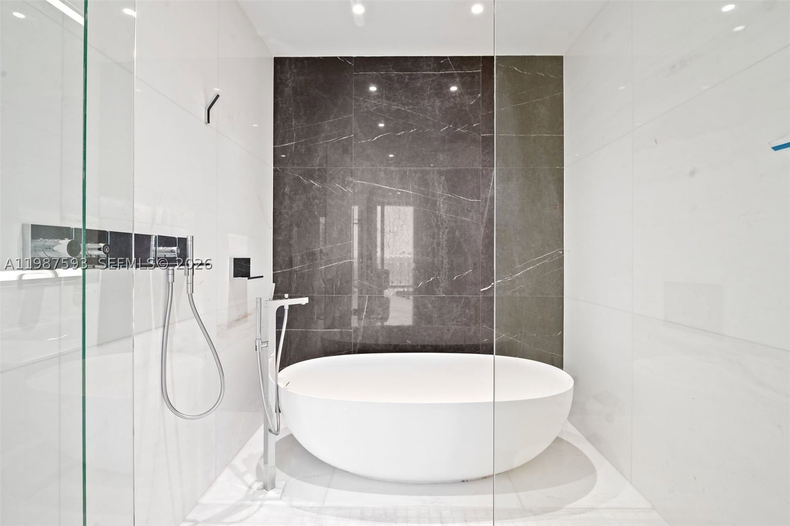 Real estate property located at 300 Biscayne Blvd Way #2106, Miami-dade, Aston Martin Residences, Miami, FL