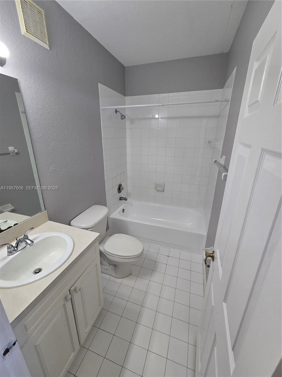 Real estate property located at 5630 107th Ave #1605, Miami-dade, Costa Linda Condo, Doral, FL