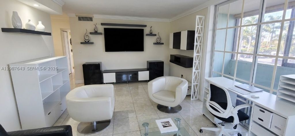 Real estate property located at 5055 7th St #206, Miami-dade, Half Moon Towers Condo, Miami, FL
