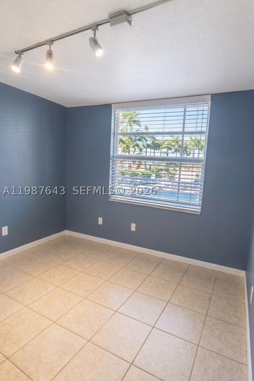 Real estate property located at 5055 7th St #206, Miami-dade, Half Moon Towers Condo, Miami, FL
