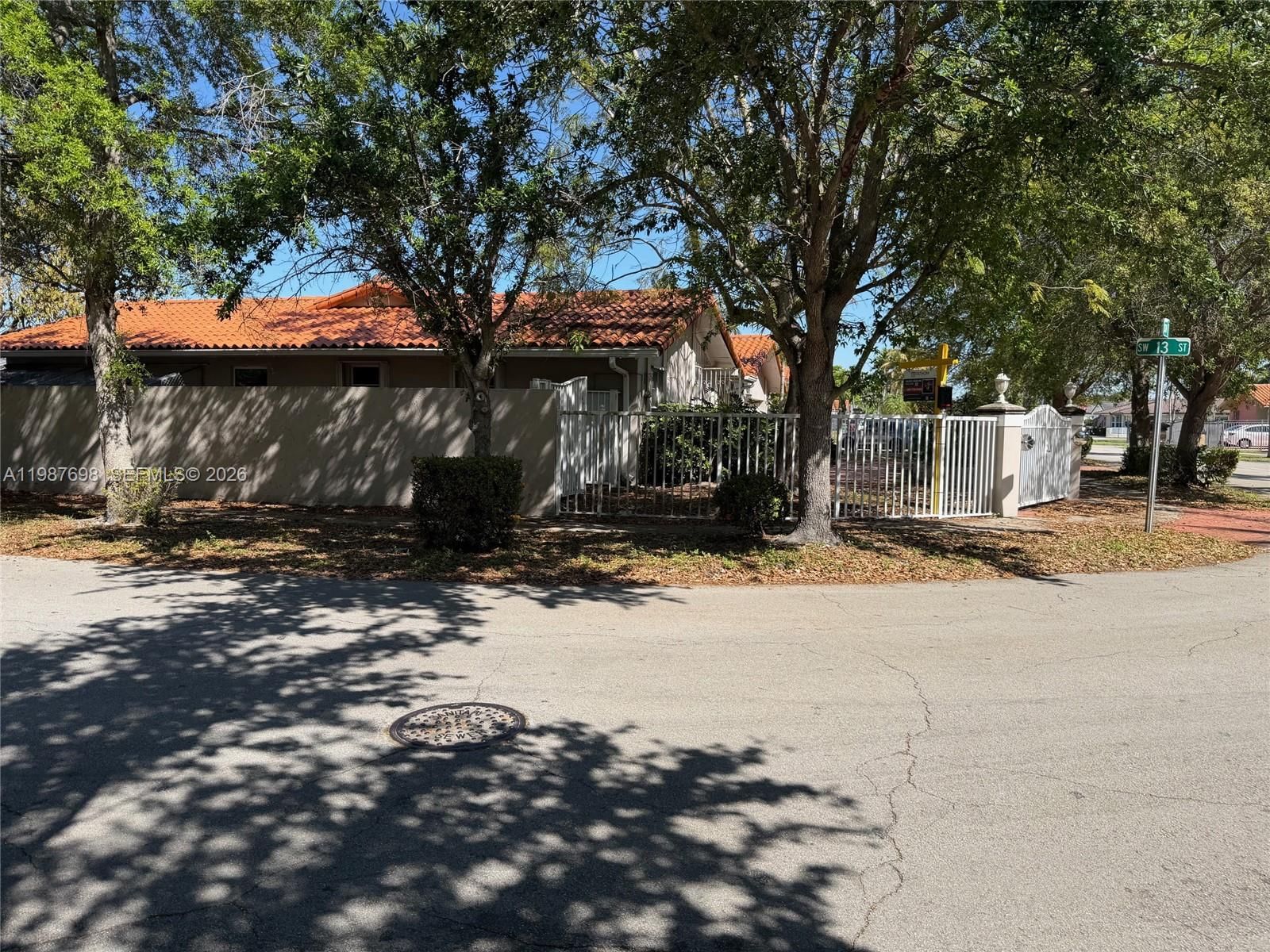 Real estate property located at 1220 103rd Ct, Miami-dade, Las Palmas Condo 9/5, Miami, FL
