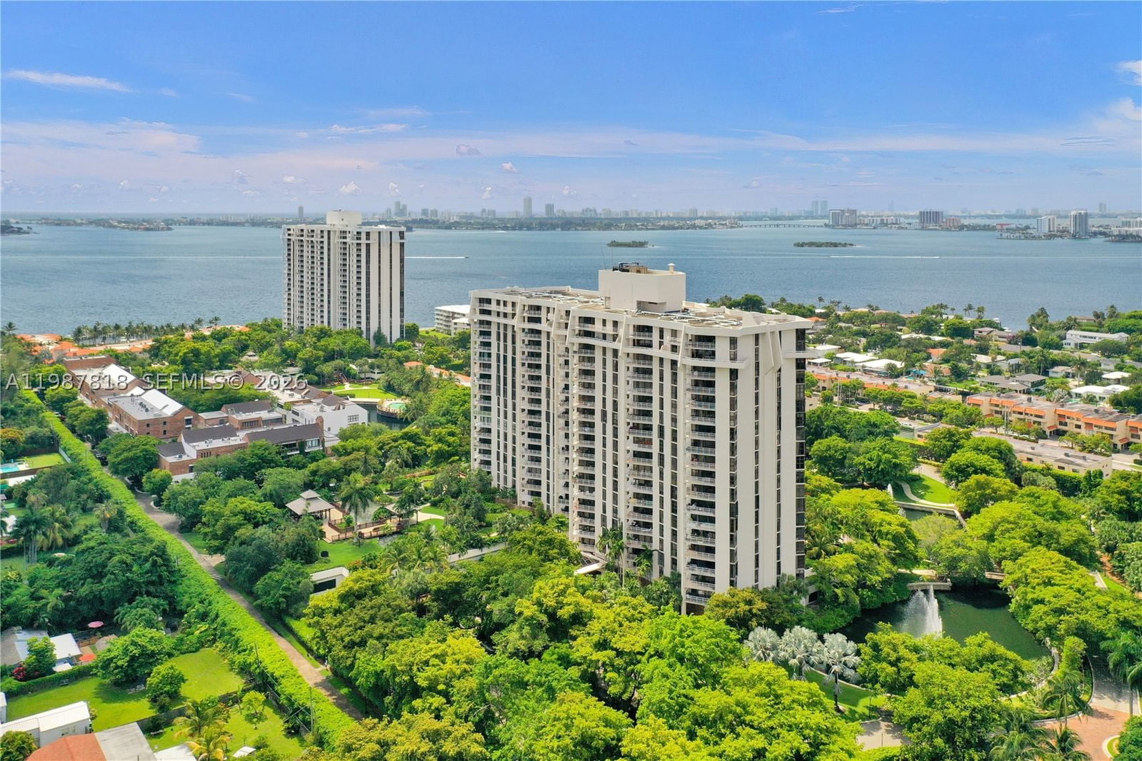Real estate property located at 1000 Quayside Ter #1101, Miami-dade, Towers Of Quayside Condo, Miami, FL