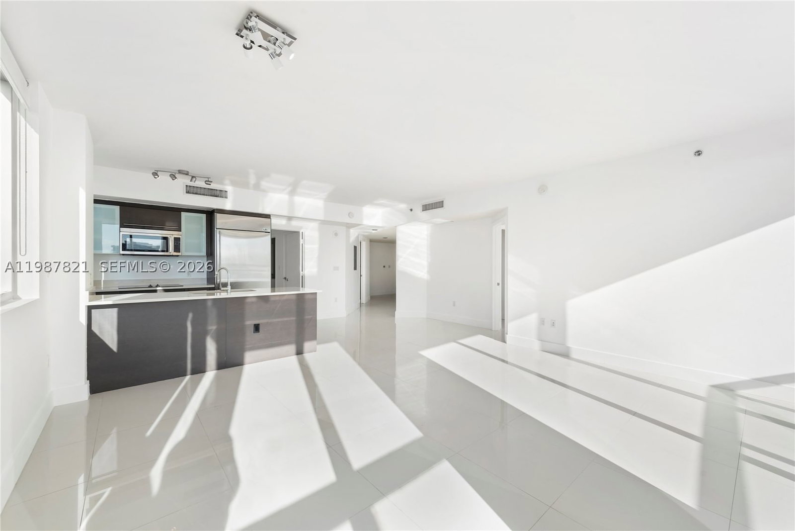 Real estate property located at 500 Brickell Ave #1402, Miami-dade, 500 Brickell East Condo, Miami, FL