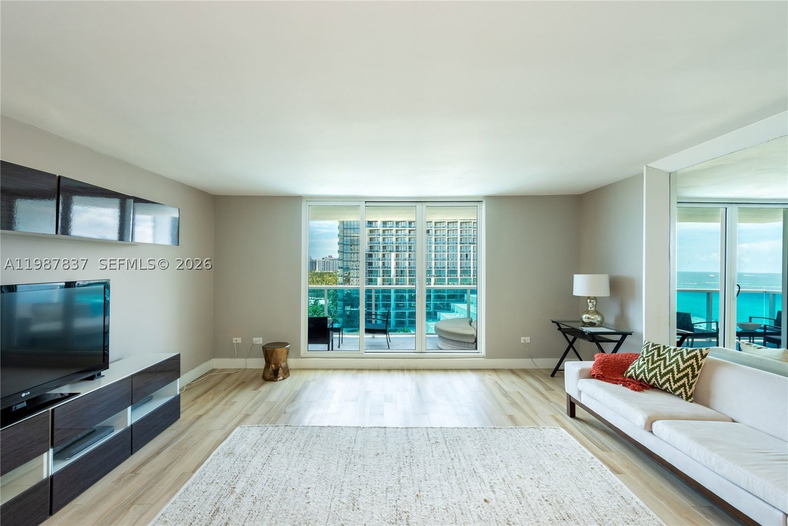 Real estate property located at 2301 Collins Ave #1009, Miami-dade, Roney Palace Condo, Miami Beach, FL