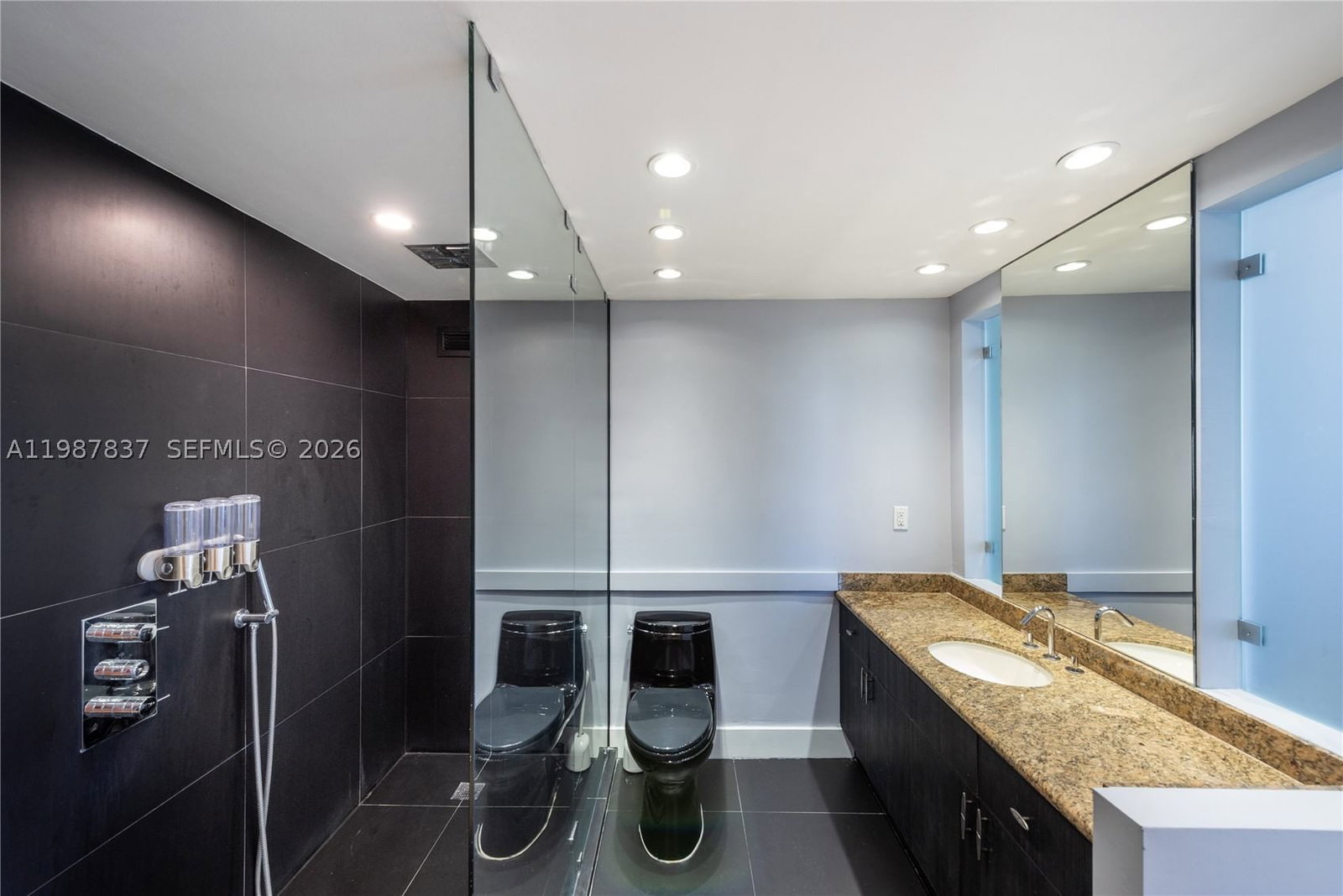 Real estate property located at 2301 Collins Ave #1009, Miami-dade, Roney Palace Condo, Miami Beach, FL