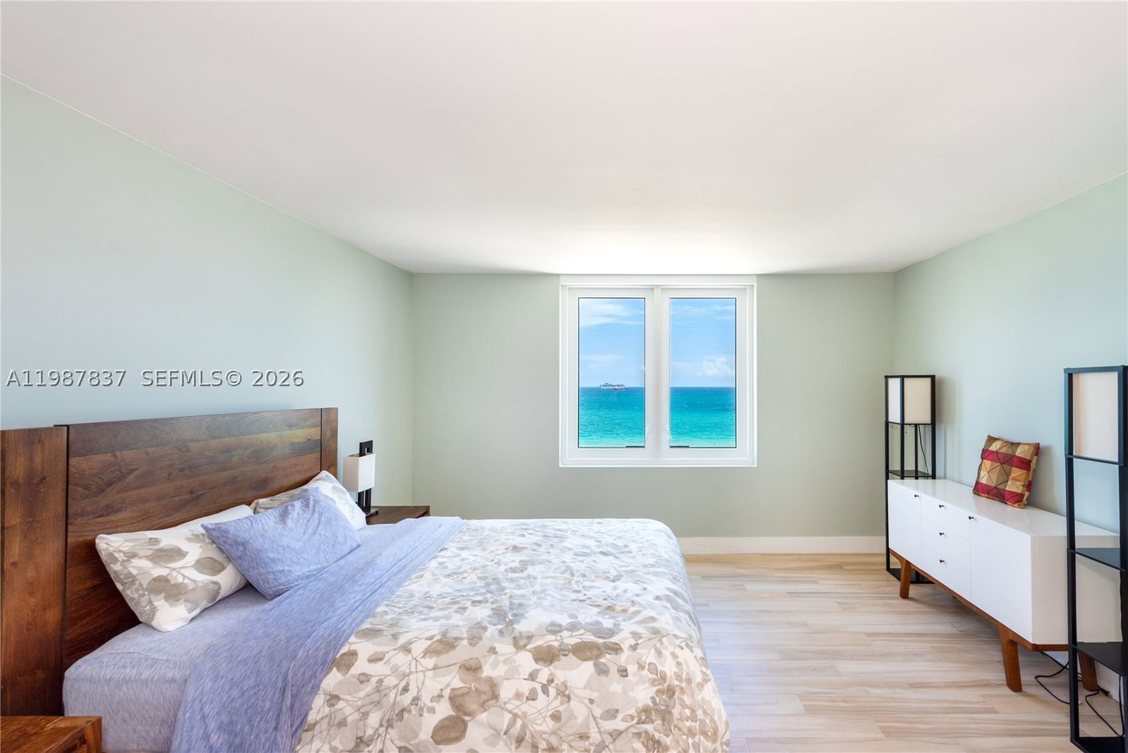 Real estate property located at 2301 Collins Ave #1009, Miami-dade, Roney Palace Condo, Miami Beach, FL