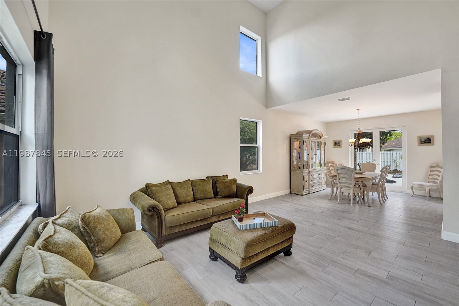 Real estate property located at 484 Cambridge Dr, Broward, Sector 4 North, Weston, FL