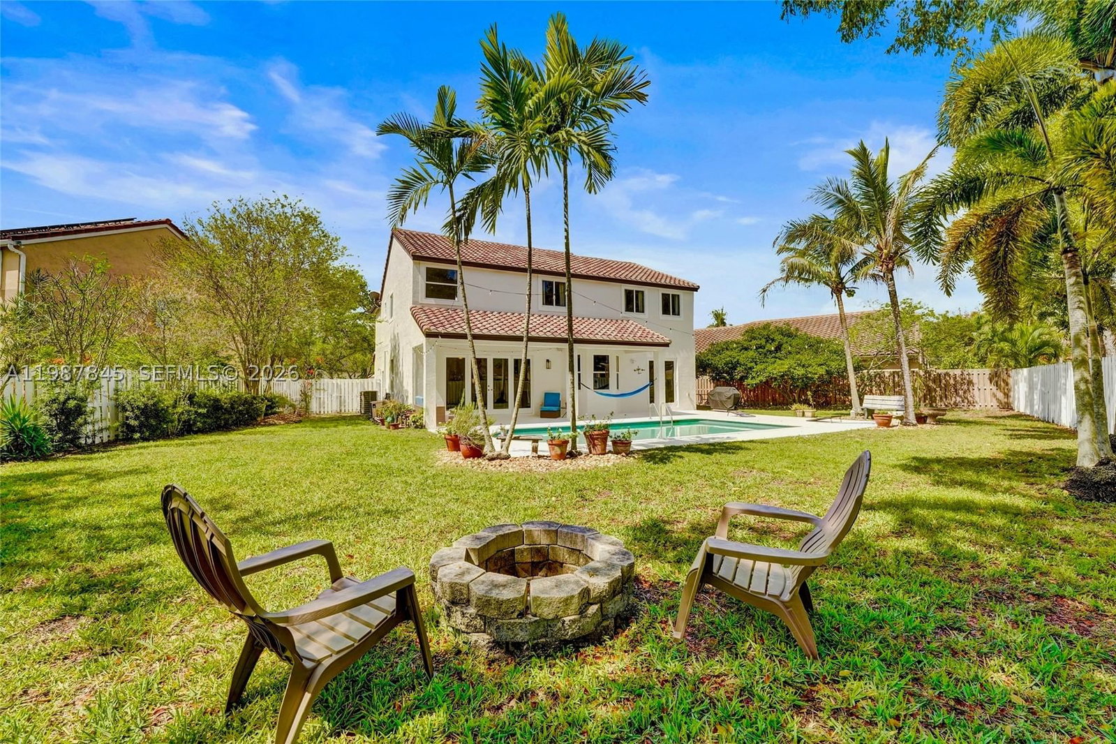 Real estate property located at 484 Cambridge Dr, Broward, Sector 4 North, Weston, FL