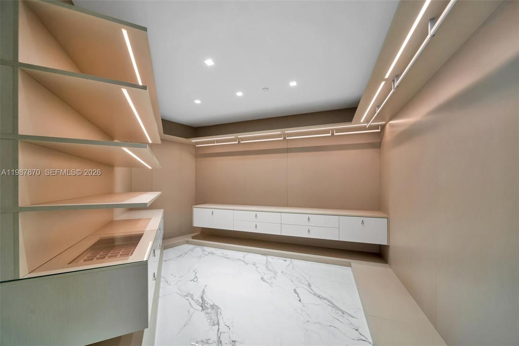Real estate property located at 2711 Ocean Dr #3905, Broward, Trump Hollywood, Hollywood, FL