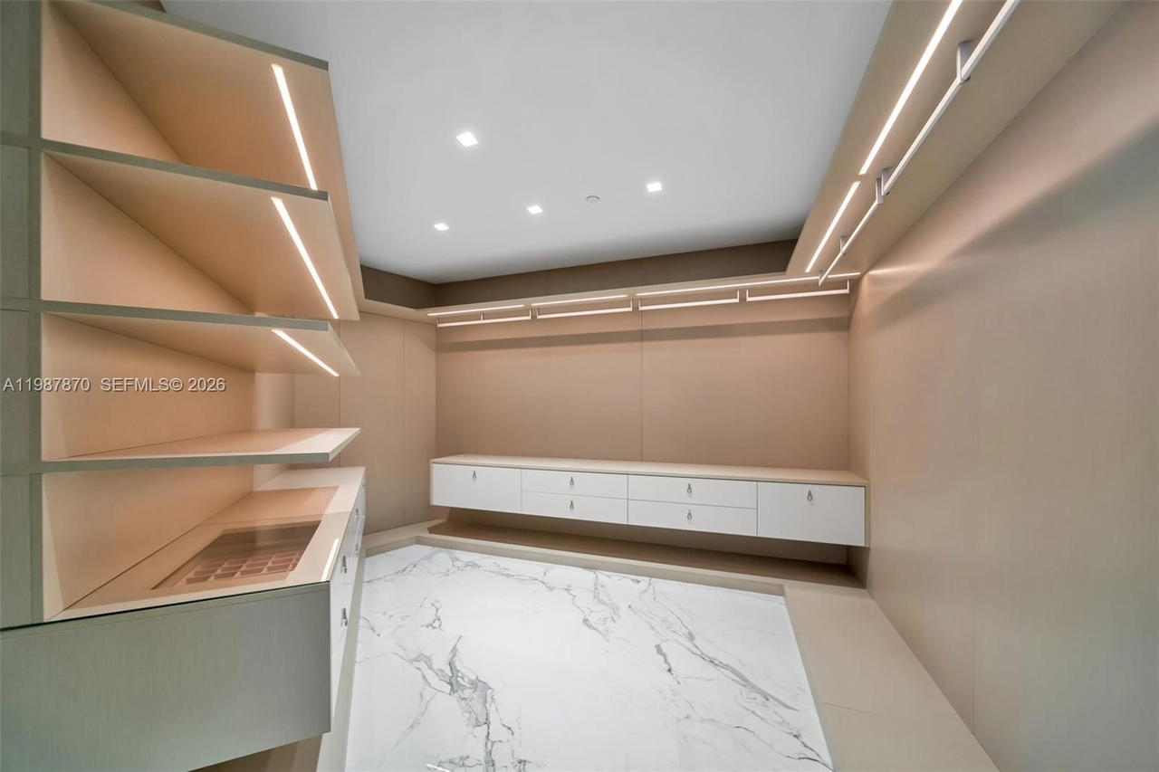 Real estate property located at 2711 Ocean Dr #3905, Broward, Trump Hollywood, Hollywood, FL