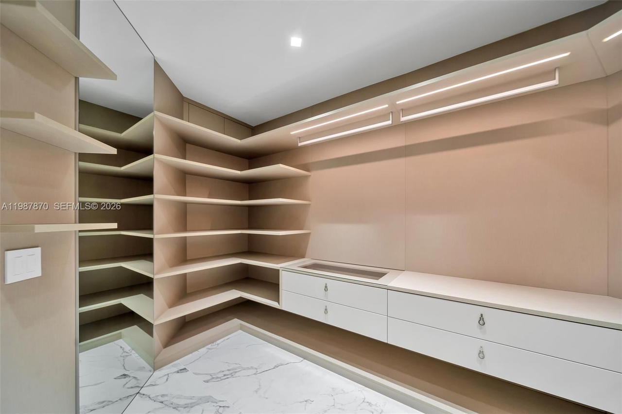 Real estate property located at 2711 Ocean Dr #3905, Broward, Trump Hollywood, Hollywood, FL