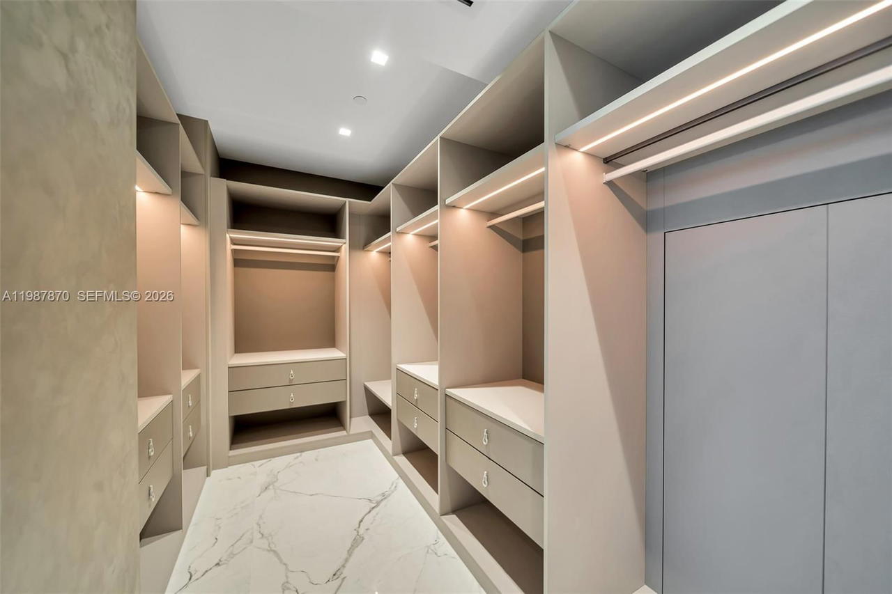 Real estate property located at 2711 Ocean Dr #3905, Broward, Trump Hollywood, Hollywood, FL